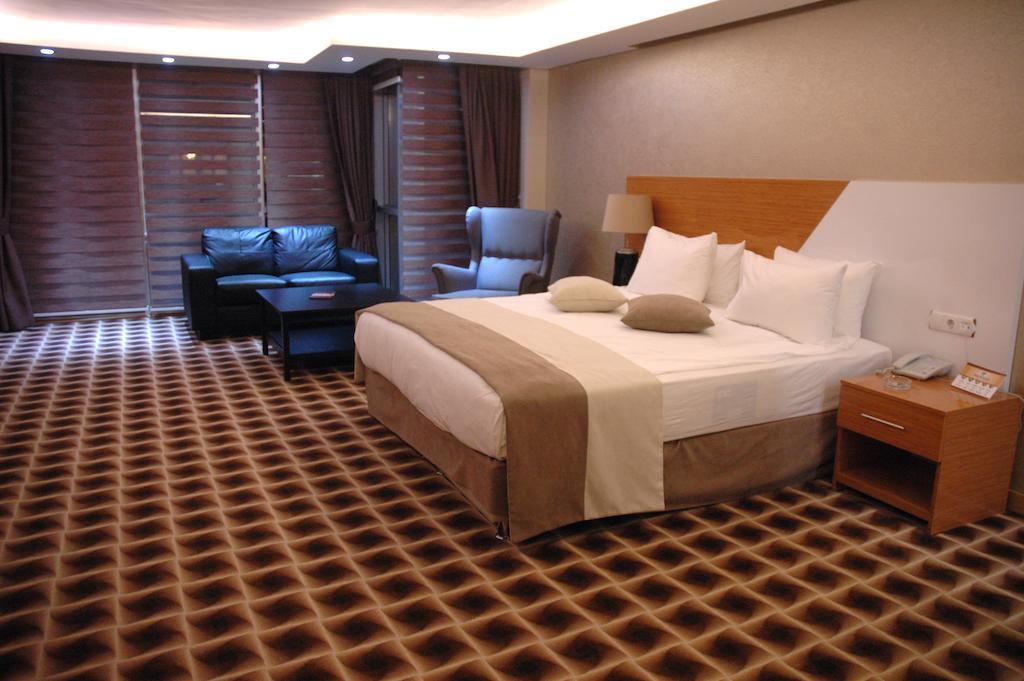Way Hotel Izmir Rum bild